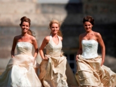 Hochzeitskleider Kleid Anprobe Brautmode Standesamtkleid Festmode